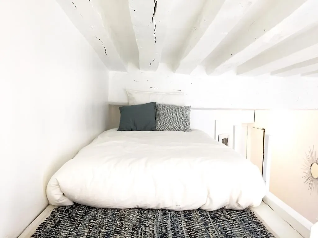 Hirondelle Apartment *